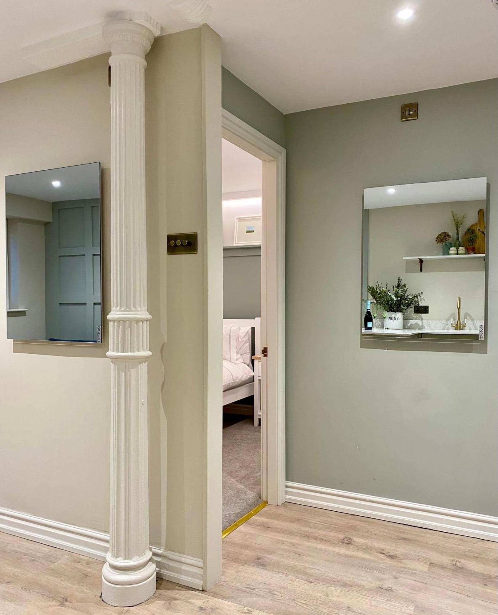 Victoria Bar Walls By Chateau Anna, Central York - Free Parking 外观 照片